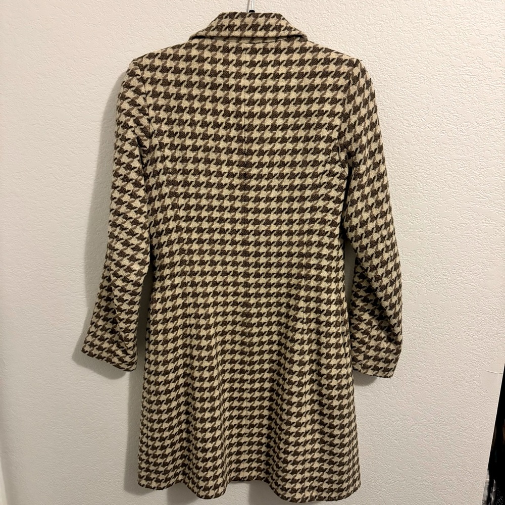 Charles Gray Classic Brown and Cream Coat with Houndstooth Pattern. Size… - Picture 11 of 17